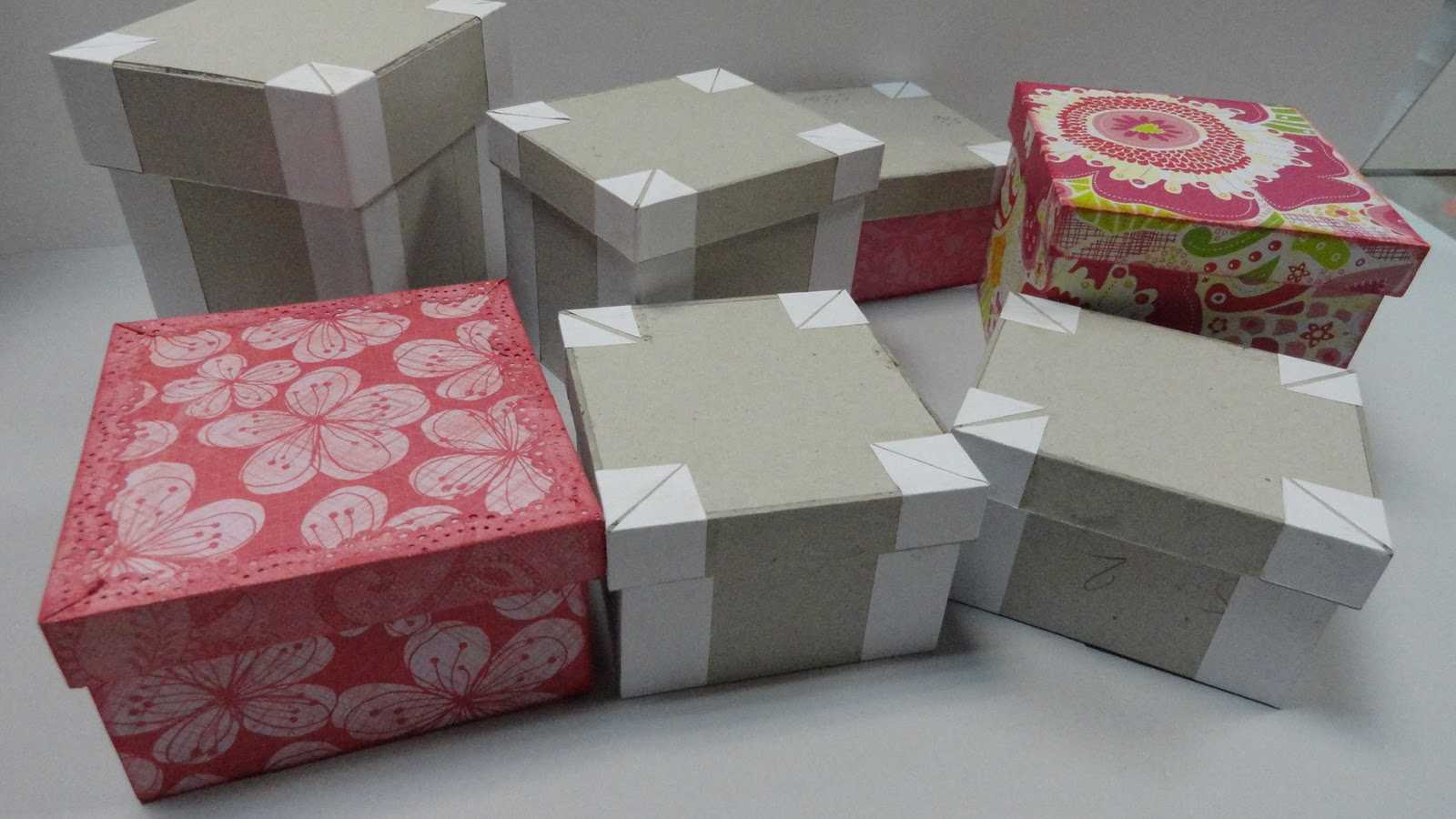 Изготовление подарочных коробок с крышкой из картона недорого