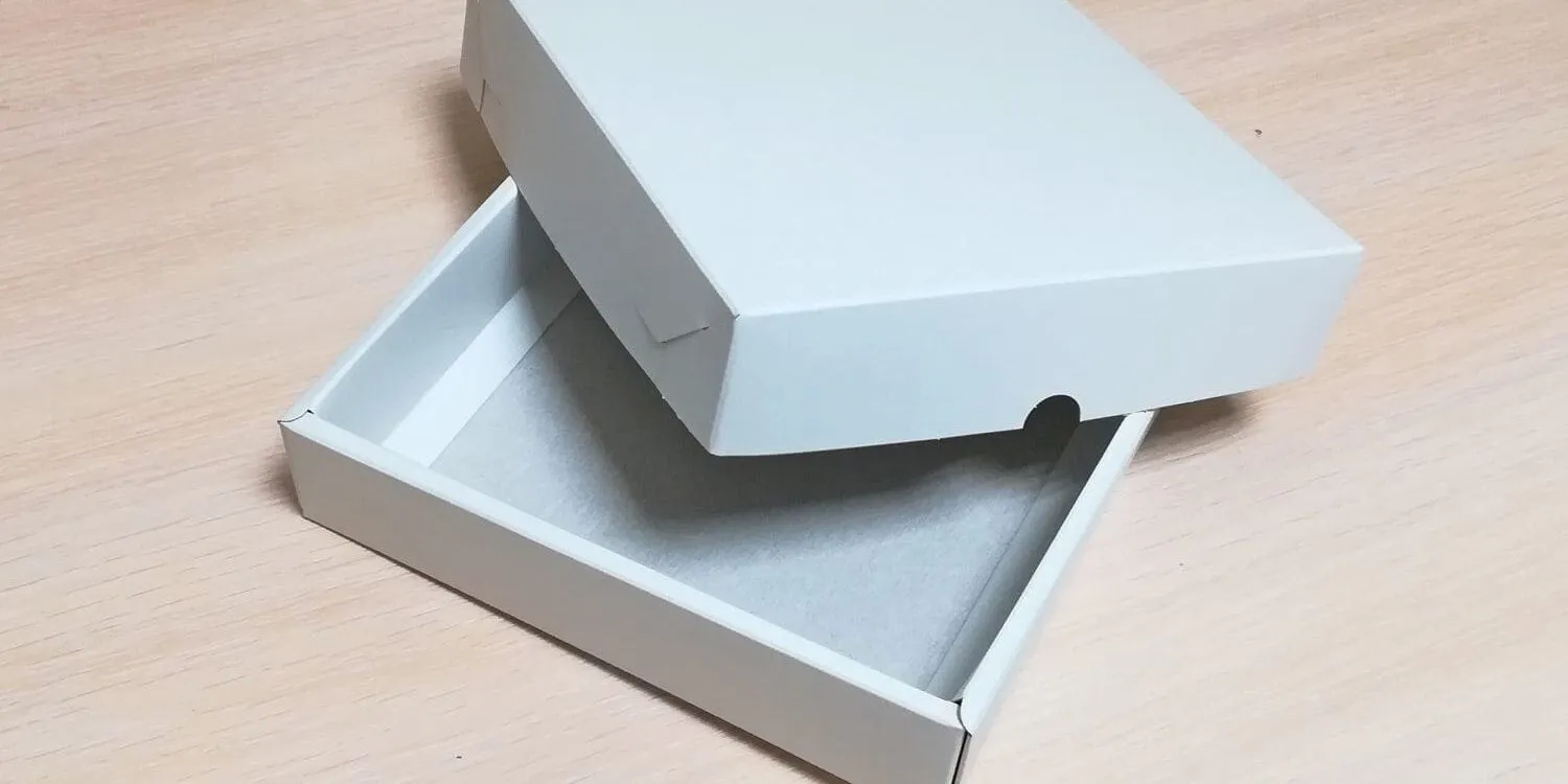 Изготовление белых картонных коробок с крышкой в tprint